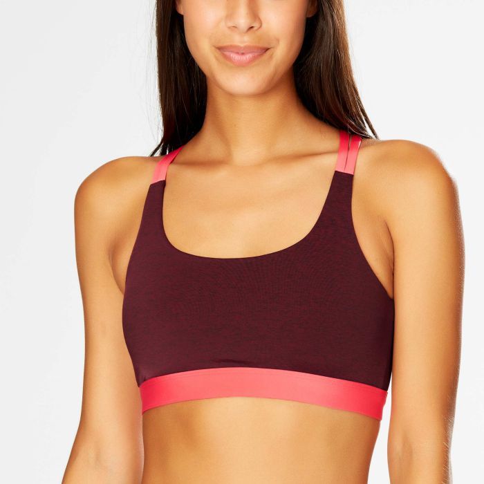 une brassière grande taille pour le sport en microfibre