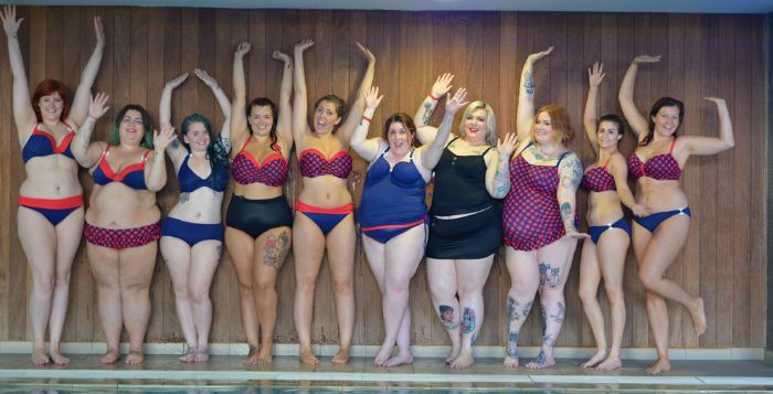 femmes rondes en maillot de bain