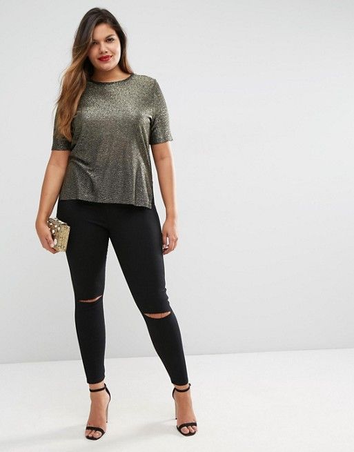 un jegging grande taille déchiré