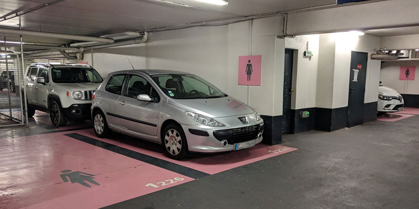 Places réservées femmes parkings souterrains