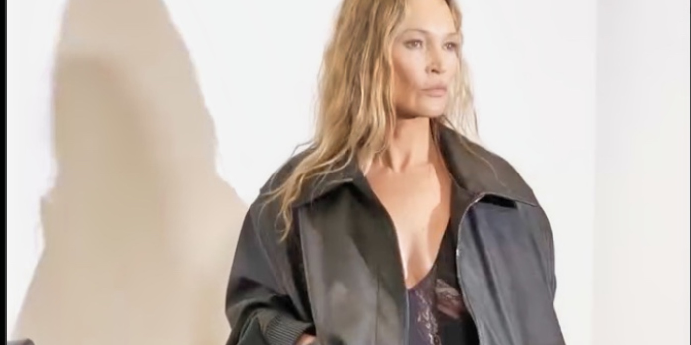 Kate Moss, 51 ans, incarne toujours le style rock avec élégance